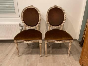  2 chaises médaillons style Louis XVI