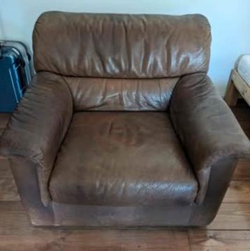 Bruine leren fauteuil (zeer compact!)

Een must see!
 beschikbaar voor biedingen