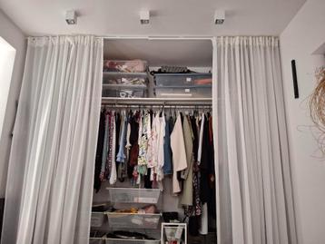 Studio-indeling, dressing, stoelen, jaloezieën... beschikbaar voor biedingen