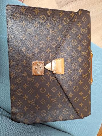 2 akte tassen van louis vuitton