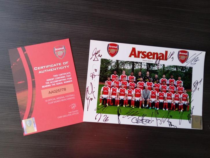 Gesigneerde 2016-2017 selectie foto met COA van Arsenal FC, Sports & Fitness, Football, Neuf, Accessoires de club, Enlèvement ou Envoi