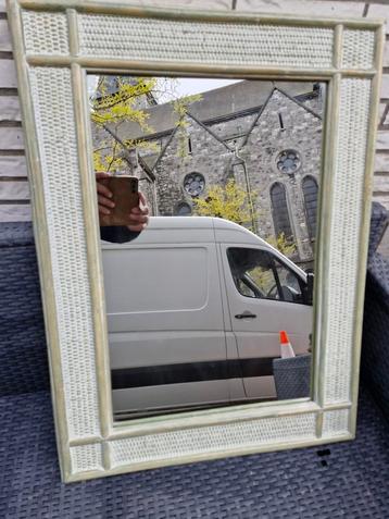Miroir  disponible aux enchères