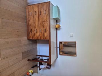 Vintage commode met spiegel beschikbaar voor biedingen