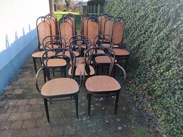 Thonet bistrostoelen en long John stoelen  beschikbaar voor biedingen