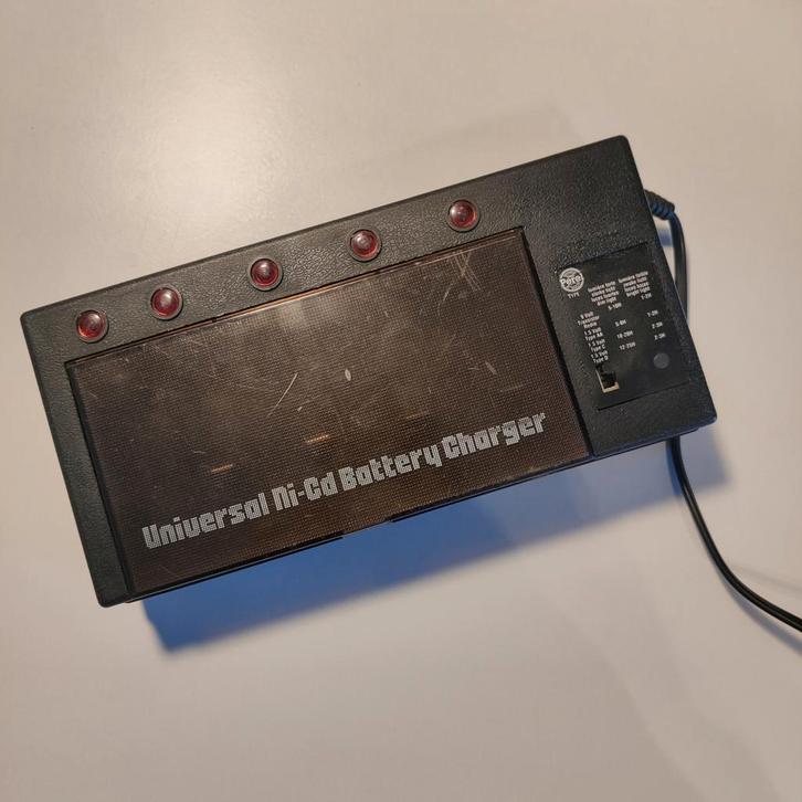 Batterijlader voor AA, C, D en 9V batterijen, Audio, Tv en Foto, Opladers, Zo goed als nieuw, Ophalen of Verzenden