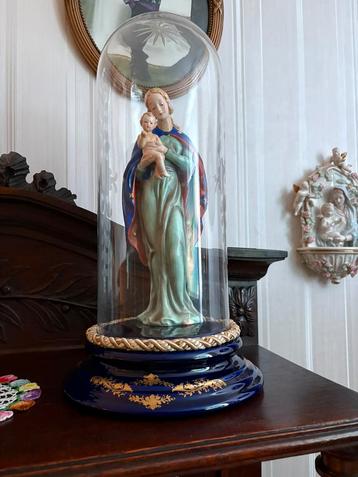 Zeer mooi beeld van Madonna met de Kindje Jezus V-bij beschikbaar voor biedingen