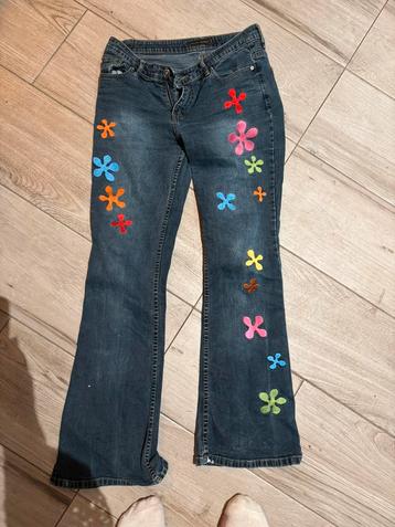 GEZOCHT GAZOZ  jeans let bloemen maat 40 beschikbaar voor biedingen
