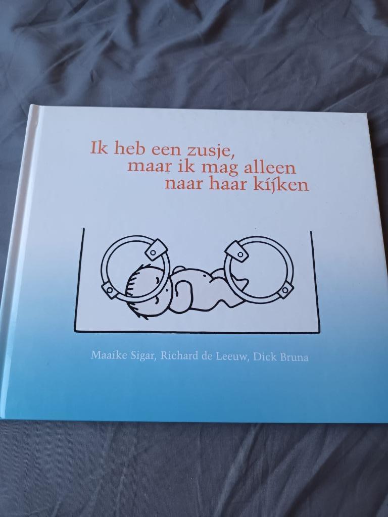 Ik heb een zusje maar ik mag alleen naar haar kijken, Non-fictie, Jongen of Meisje, Ophalen of Verzenden, Zo goed als nieuw