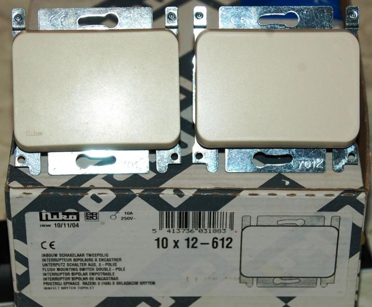 Niko PR20 int. 7000,7011,7012,7015,7016,7017,7026 nouv./occ., Bricolage & Construction, Électricité & Câbles, Utilisé, Enlèvement ou Envoi