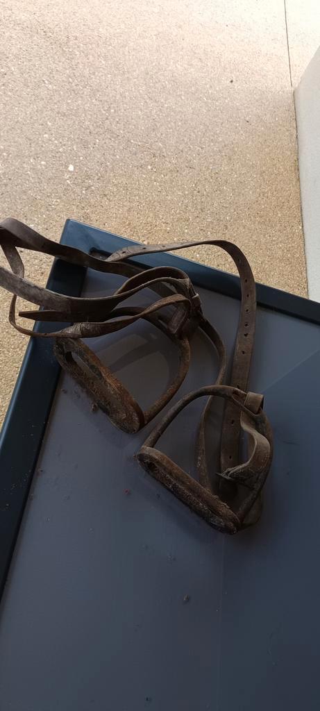 Ancienne paire d'étrier à cheval, Animaux & Accessoires, Autres accessoires pour animaux