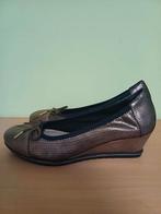 Leuke metallic bruine pumps met sleehak TAMARIS maat 40, Ophalen of Verzenden, Zo goed als nieuw, Pumps