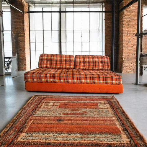 Vintage oranje uitklapbare daybed / zetel / logeerbed, Antiek en Kunst, Antiek | Meubels | Stoelen en Sofa's, Ophalen of Verzenden