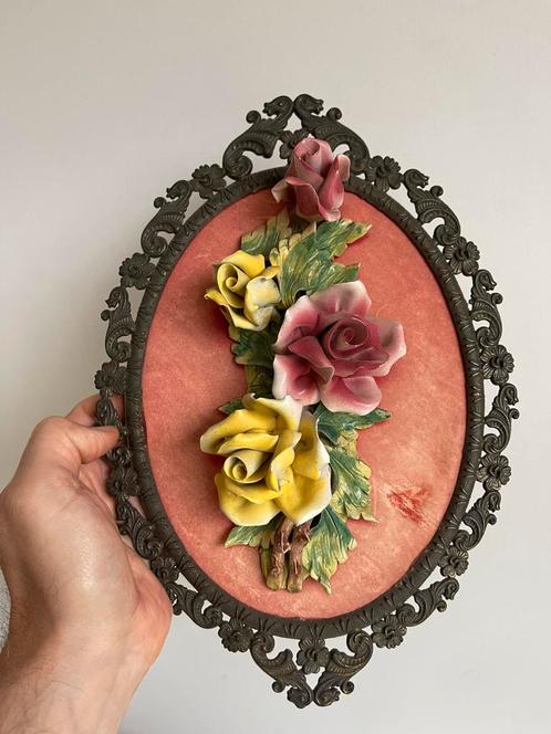Retro kader met poseleinen roosjes, Antiek en Kunst, Curiosa en Brocante, Ophalen of Verzenden