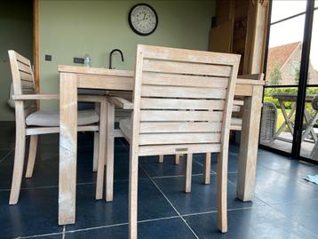 Teaken tuinset (tafel 140 cm + 4 stoelen incl. kussens)