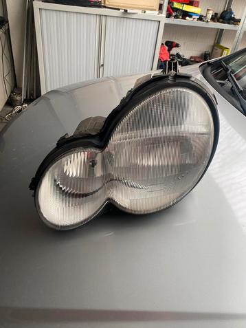 Mercedes C-klasse W203 links Koplamp beschikbaar voor biedingen