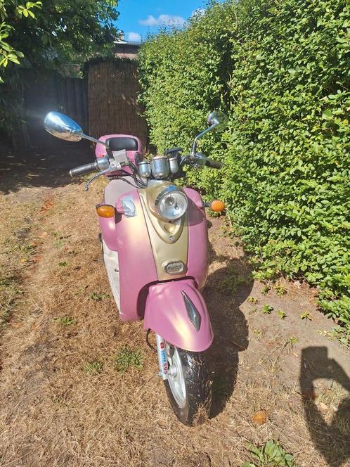 A KLASSE scooter 50cc start en rijd goed papieren en sleutel, Fietsen en Brommers, Brommers | Zundapp, Zo goed als nieuw, Ophalen of Verzenden