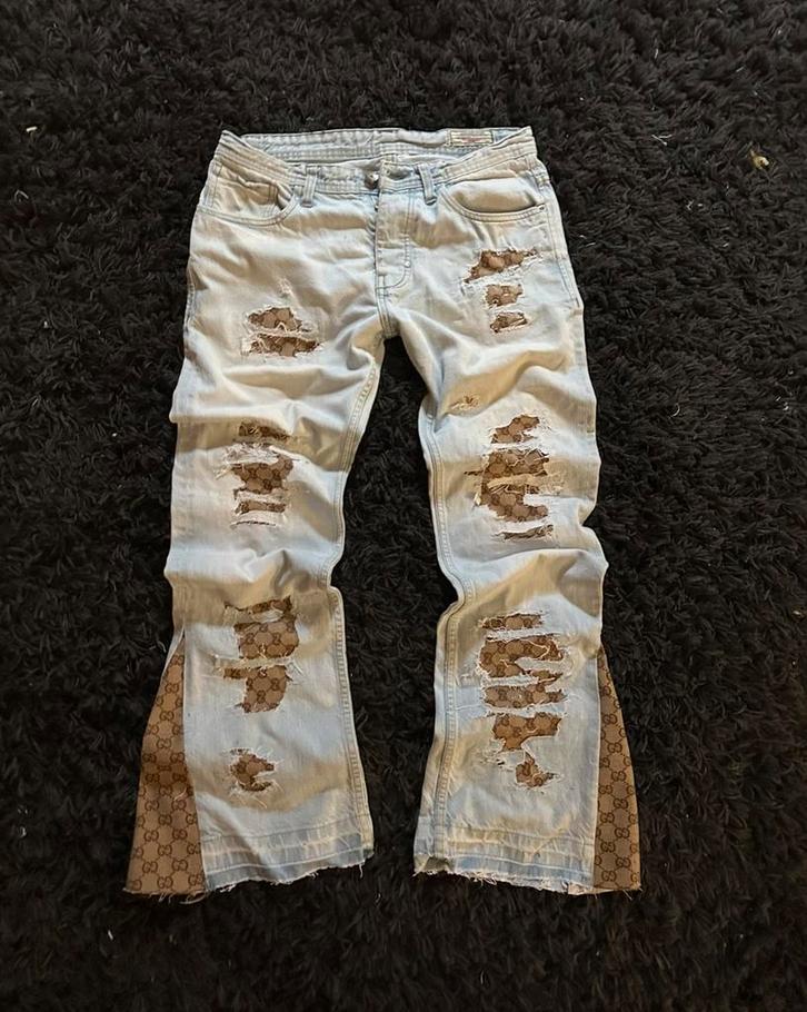 Jean flare custom Gucci, Vêtements | Hommes, Jeans, Comme neuf, Autres tailles de jeans, Bleu, Enlèvement ou Envoi
