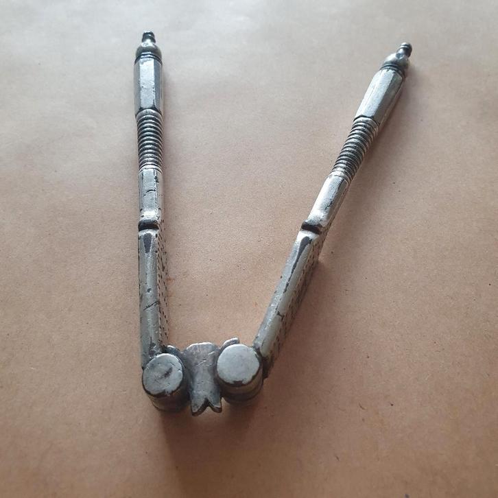Antieke handgesmede notenkraker 18e/19e eeuw, Antiek en Kunst, Antiek | Gereedschap en Instrumenten, Ophalen
