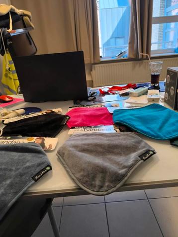 Eet en kwijl slabben  beschikbaar voor biedingen