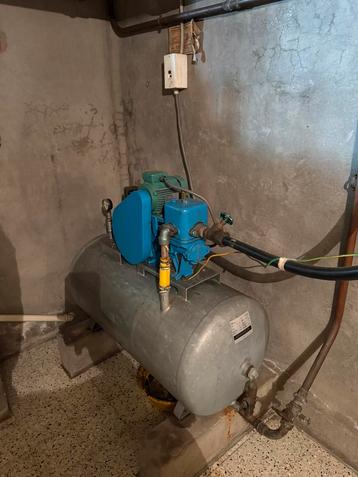 Zuigerpomp 200 liter beschikbaar voor biedingen
