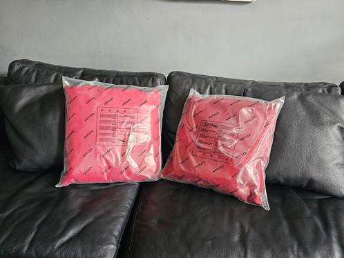 2 coussins NATUZZI en cuir rouge NEUFS !, Huis en Inrichting, Woonaccessoires | Kussens, Nieuw, Rood, Vierkant, Ophalen of Verzenden