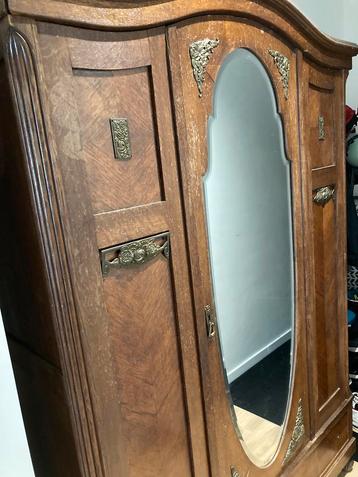 Vintage kast beschikbaar voor biedingen
