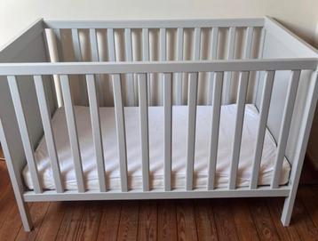 Babybed + matras beschikbaar voor biedingen