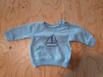 Lichtblauwe trui met bootje - Maat 62, Kinderen en Baby's, Babykleding | Maat 62, Ophalen of Verzenden, Zo goed als nieuw, Jongetje