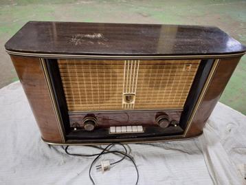 Oude radio beschikbaar voor biedingen