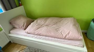 Bed 90x200 met lattenbodem en degelijke matras  beschikbaar voor biedingen