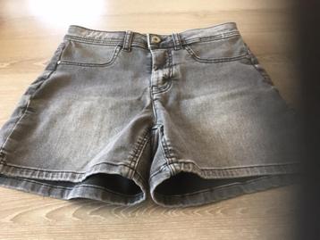 short gris, jean JDY, S = taille 65 cm, Pantalon, Enlèvement ou Envoi, Comme neuf, JDY
