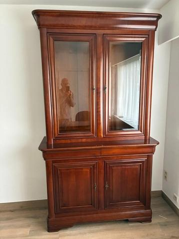 vintage vitrinekast in edele houtsoort beschikbaar voor biedingen