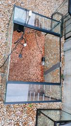 Terrarium avec lampes chauffantes. Pour les reptiles, branch, Enlèvement