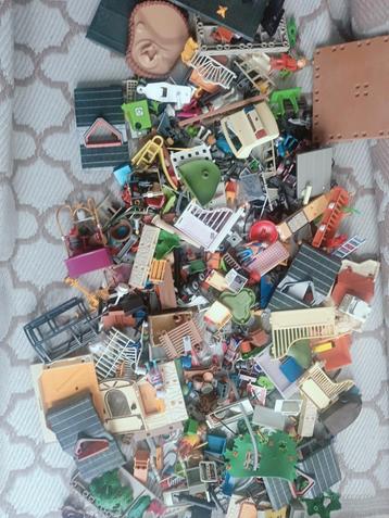 Lot playmobil en vrac avec quelques personnages  beschikbaar voor biedingen