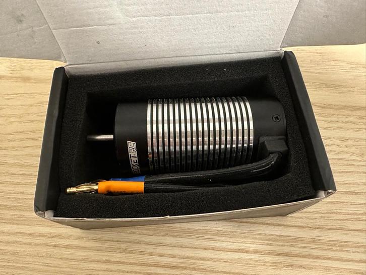NIEUW - Rocket RC Motor 3674 1900KV - Waterproof, Hobby en Vrije tijd, Modelbouw | Radiografisch | Overige, Nieuw, Ophalen of Verzenden