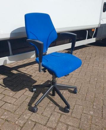 Ergonomische bureaustoel giroflex 64 blauwe stoffering  beschikbaar voor biedingen