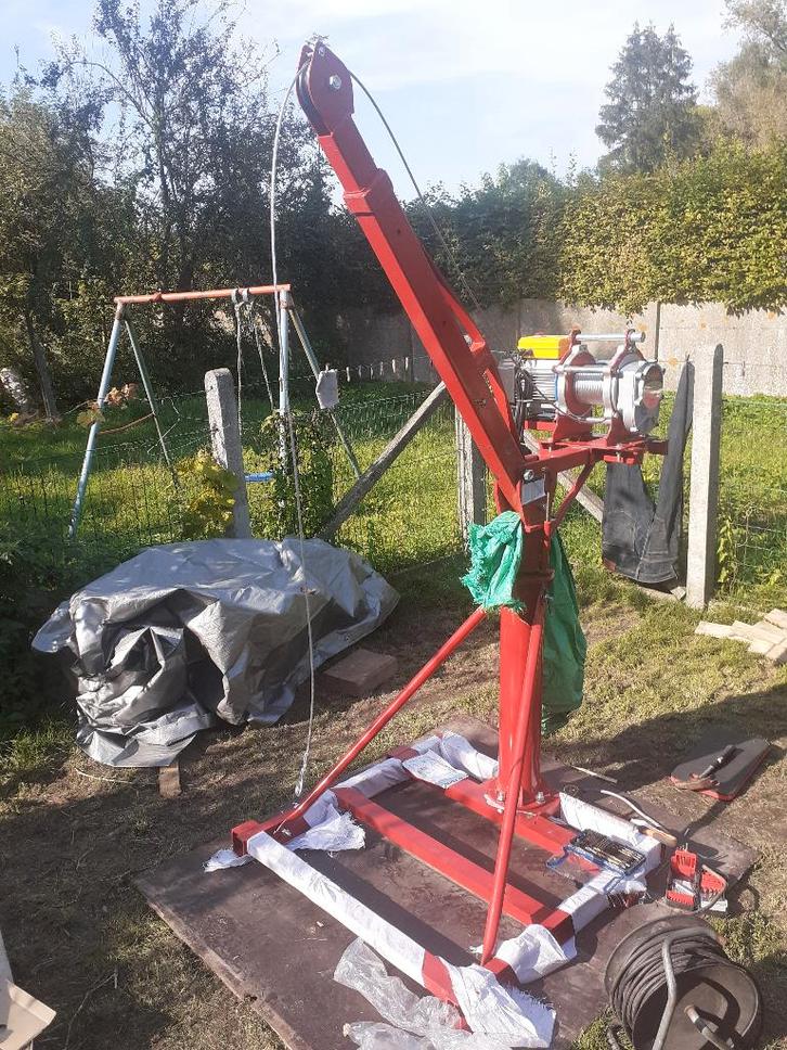 Grue de levage rotative 500kg avec treuil électrique 230V, Bricolage & Construction, Treuils et Palans, Comme neuf, Électrique