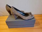 Janet & Janet beige pumps maat 38, Ophalen of Verzenden, Zo goed als nieuw, Beige