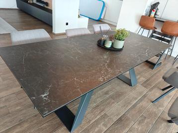 Moderne granieten tafel 2m20 lang  beschikbaar voor biedingen
