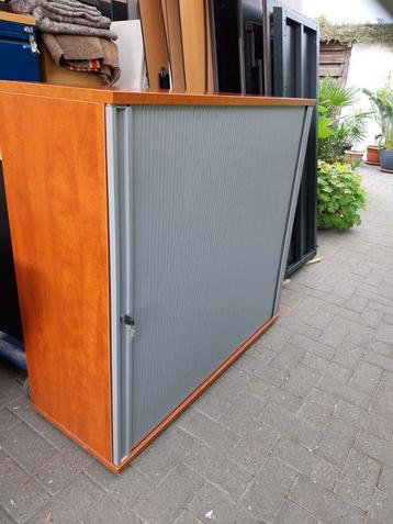 Drie roldeurkasten  beschikbaar voor biedingen