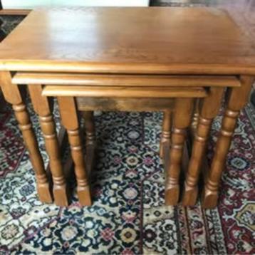 Bijzettafeltjes beschikbaar voor biedingen