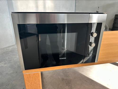 Zeer mooie Siemens inbouw microgolf met grill topstaat!, Elektronische apparatuur, Microgolfovens, Zo goed als nieuw, Inbouw, Microgolfoven