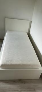 Een persoon Bed malm , incl nieuwe matras en lattenbodem, Huis en Inrichting, Slaapkamer | Bedden, Ophalen, 90 cm, Eenpersoons