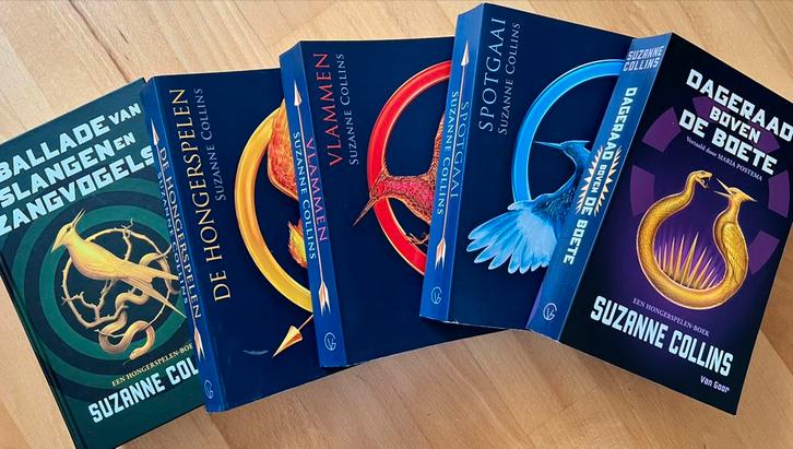 Suzanne Collins - volledige reeks 5 boeken, Boeken, Kinderboeken | Jeugd | 13 jaar en ouder, Zo goed als nieuw, Ophalen of Verzenden