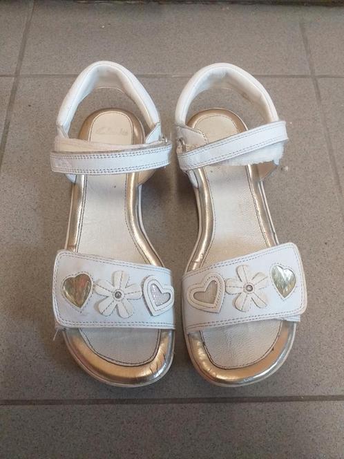 Witte sandalen Clarks met velcro sluitingen maat 35, Enfants & Bébés, Vêtements enfant | Chaussures & Chaussettes, Utilisé, Chaussures