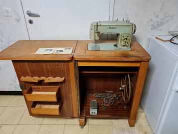 Naaimachine vintage retro met kast