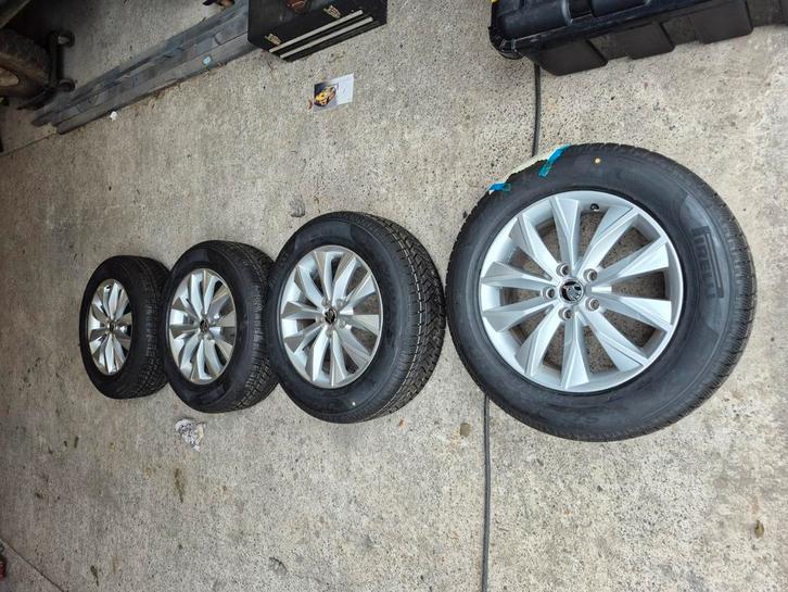 Te koop Kodiaq soda winterkit, Auto-onderdelen, Banden en Velgen, Banden en Velgen, Winterbanden, 17 inch, 215 mm, Personenwagen