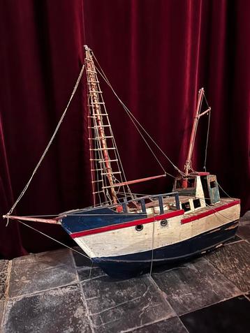 Oude boot, leuk projectje om op te frissen beschikbaar voor biedingen
