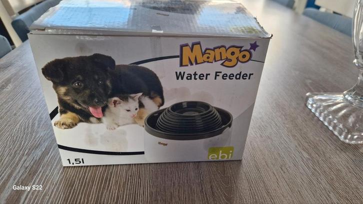 Drinkfontein voor poes of kleine hond, Dieren en Toebehoren, Kattenvoerbakken en Drinkbakken, Zo goed als nieuw, Automatisch, Ophalen of Verzenden
