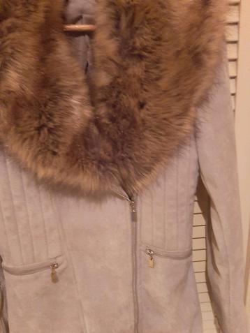 Winter jas let afneembare kraag beschikbaar voor biedingen